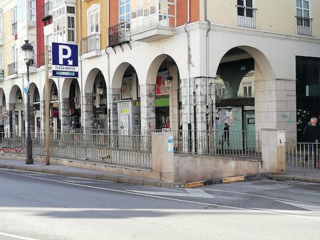 Ferienwohnung En La Plaza Mayor De Burgos Parking Incluido Atuaire Exterior foto